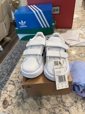 adidas Kids White Velcro Court Sneakers size 9K new inbox